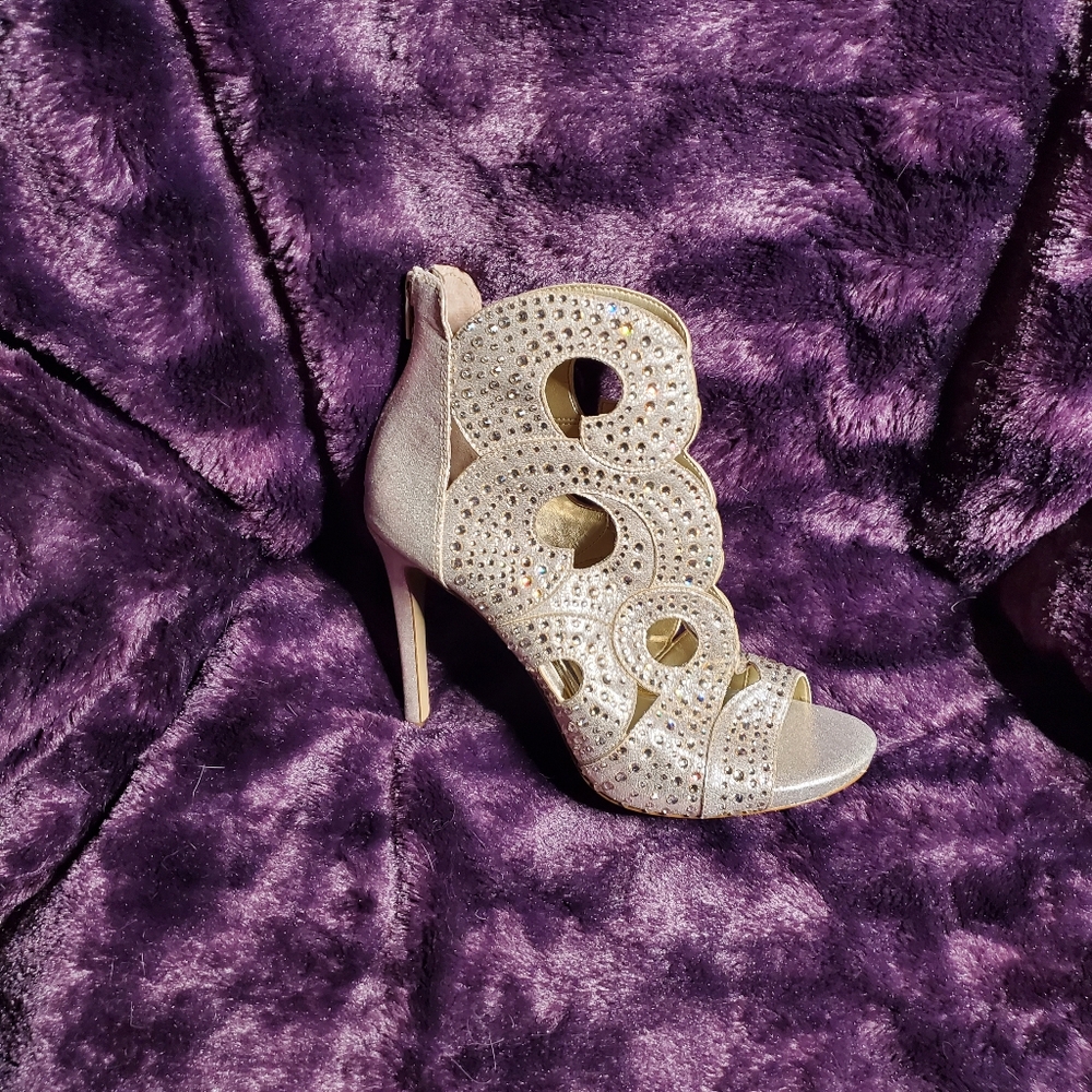 Gianni Bini, Merilee High Heel, in Tickled Gold. Size 9
